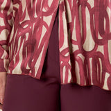 Blusa Donna Curvy fantasia con scollo a V e dettaglio sovrapposto. F876YBFVIRGIE AMARONE Lizalù 