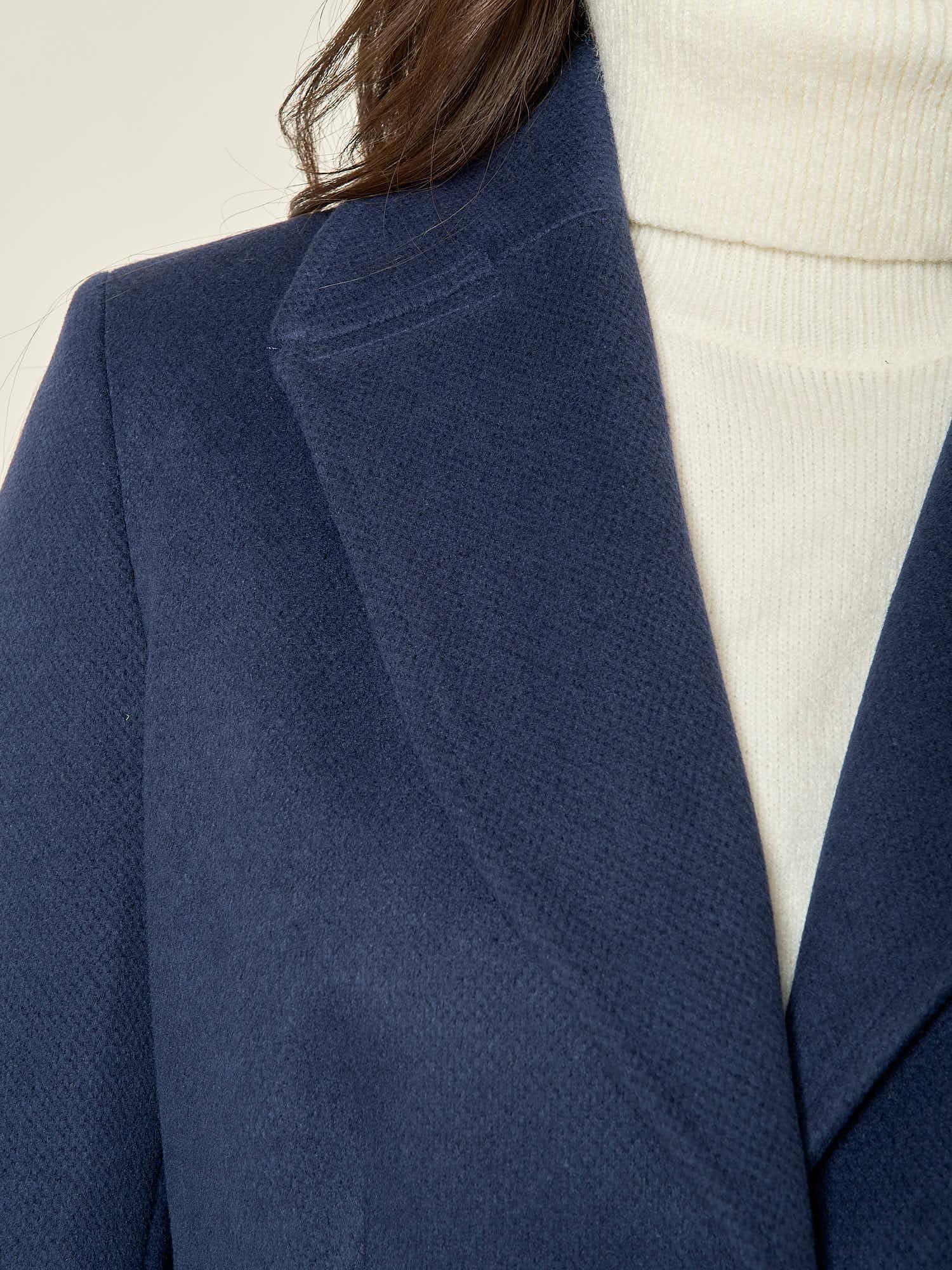 Cappotto donna monopetto. Due bottoni, tasca a pattina e vestibilità affiancata. CP003189 BLU ARTIGLI 