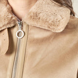 Ecomontone donna con dettagli in ecopelliccia. Zip frontale e tasche con zip. NDR/P78/1 BEIGE LARA PRINCE 