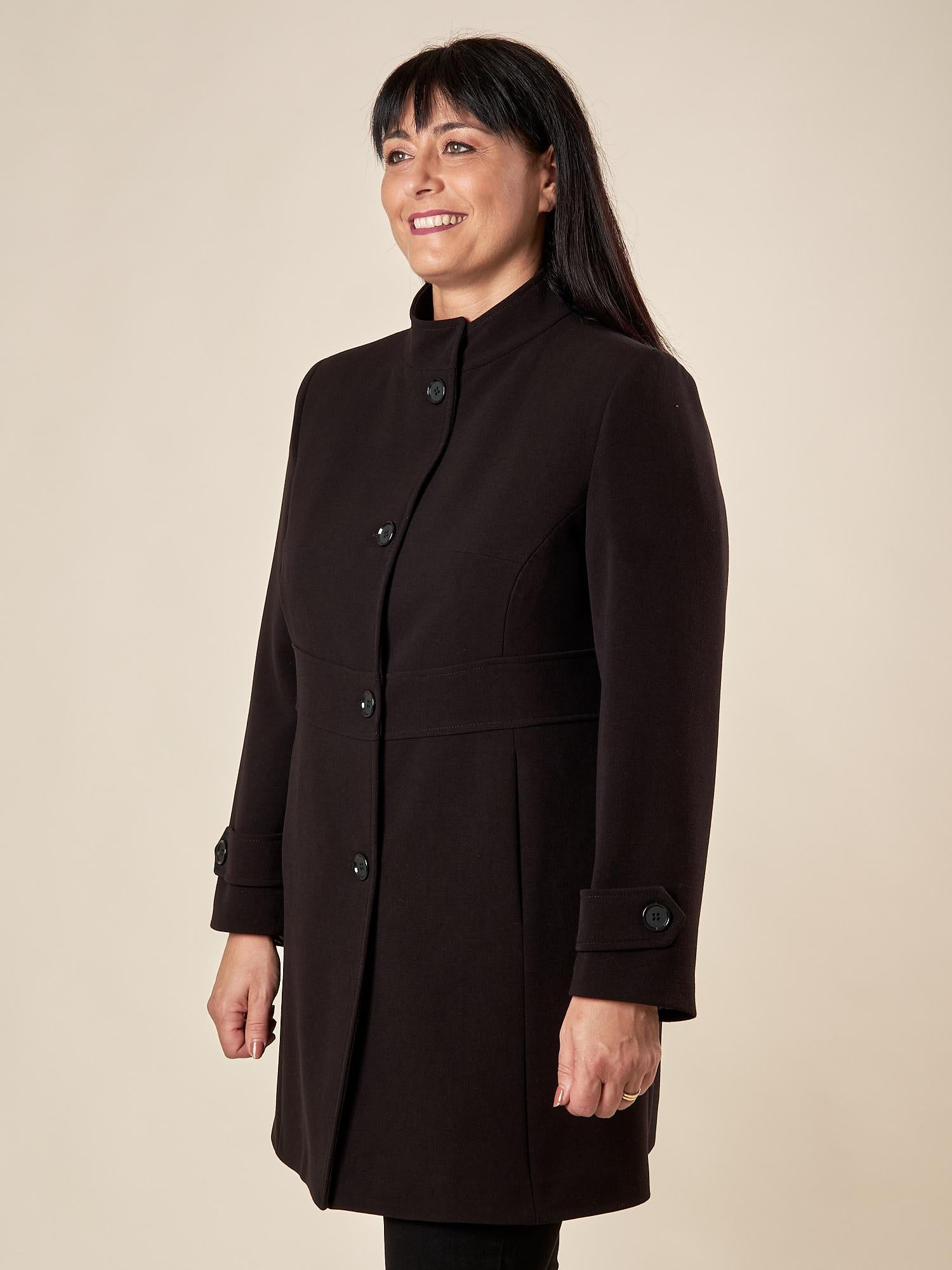 Cappotto Donna Curvy in Doppio Crepe con Collo alla Coreana  Eleganza Essenziale e Vestibilità Perfetta. F646YBFFAUSTINA NERO Lizalù 