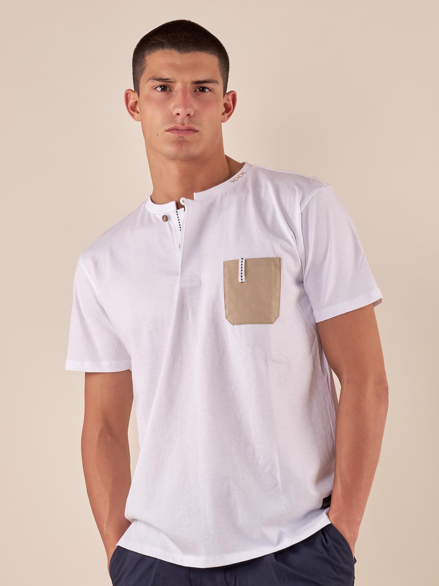 T-shirt Uomo manica corta serafino con taschino a contrasto. BAM5460 BIANCO BACI & ABBRACCI 
