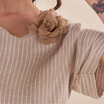 Maglia Donna a righe con maniche corte e bottoni decorativi e spilla. PG357M/EC BEIGE EXTASY 