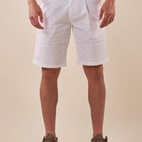 Bermuda Uomo in cotone elasticizzato con pince e risvolto tasca america. M48635 BIANCO GUY 
