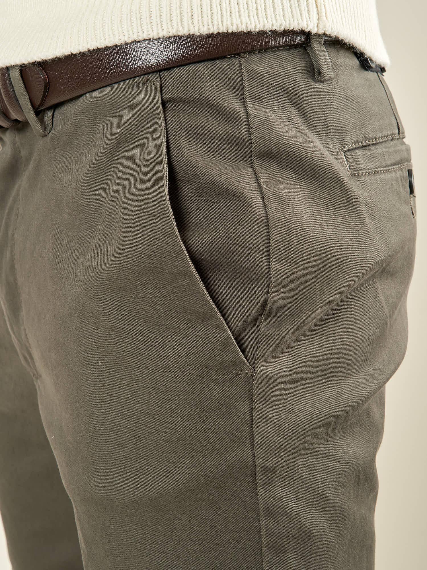 Pantalone Uomo in Cotone Elasticizzato Invernale con Tasche allAmericana. Comfort e Stile per la Stagione Fredda. PSI1781H VERDE HAMAKI-HO 