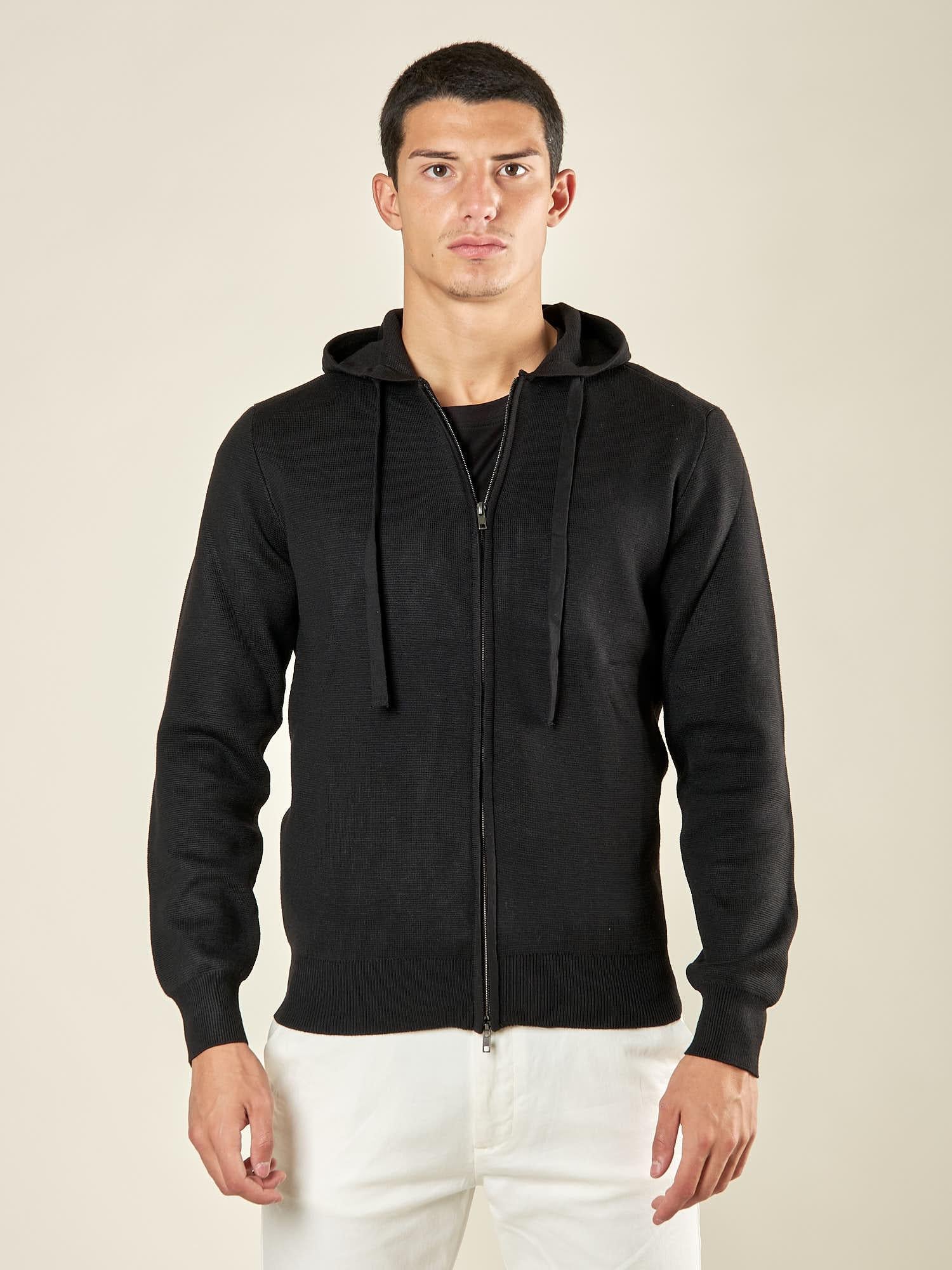 Maglia Uomo Invernale in Misto Viscosa con Zip e Cappuccio. Stile Sportivo ed Eleganza Casual. CON4051225 BLACK CONSENSO 