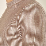 Maglia Uomo Invernale in Morbido Tessuto con Mezzo Collo Rigato. Eleganza e Comfort in un Solo Capo. DM9572 TORTORA DATCH 