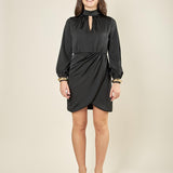 Abito donna corto in raso. Maniche lunghe, effetto portafoglio. AB003442 NERO ARTIGLI 