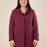Cappotto Donna Curvy in Doppio Crepe con Collo alla Coreana  Eleganza Essenziale e Vestibilità Perfetta. F646YBFFAUSTINA AMARONE Lizalù 