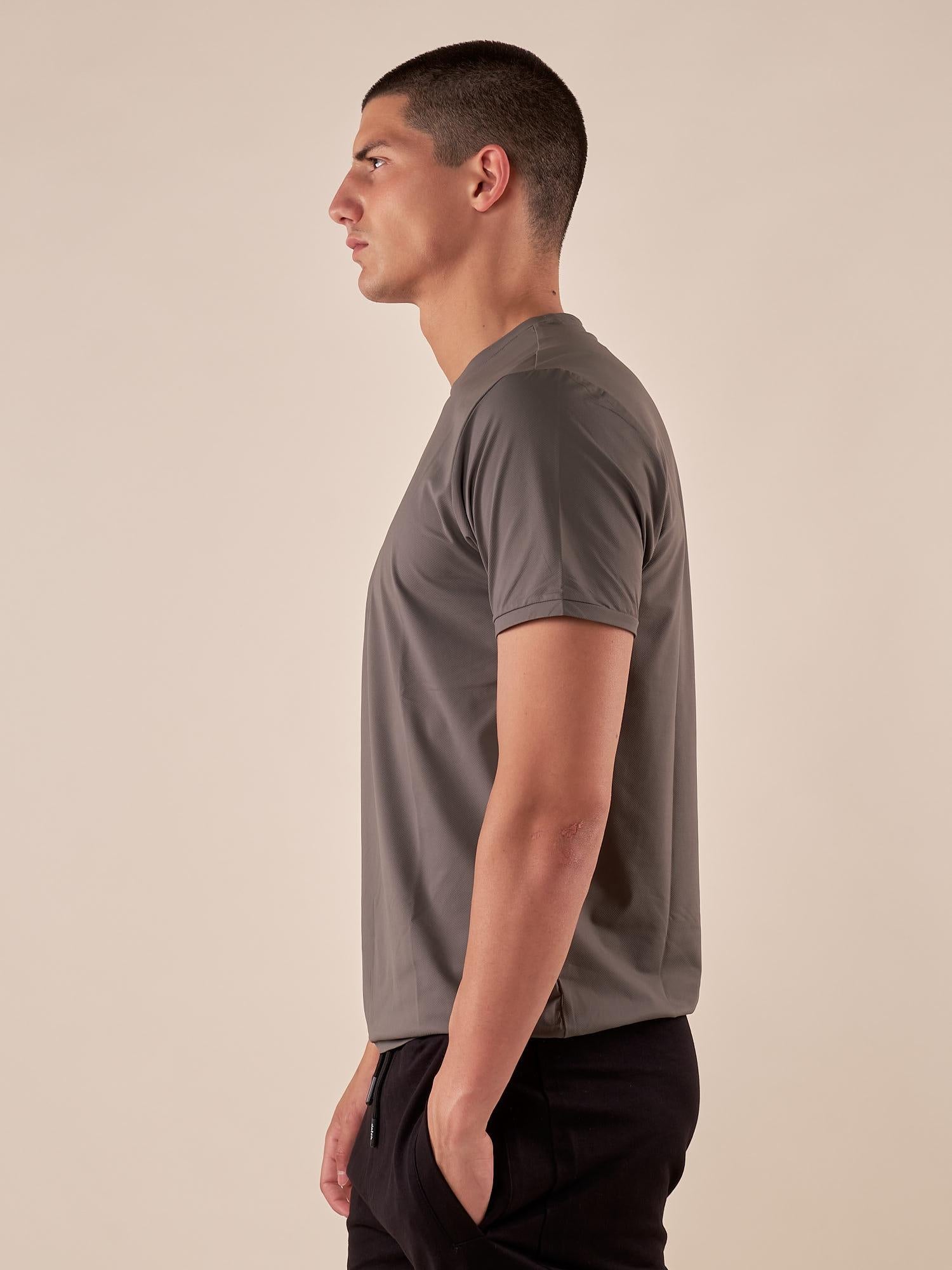 T-Shirt Uomo manica corta in tessuto tecnico traspirante ideale per sport e attività outdoor. M48952 MUSCHIO SUPERIOR VINTAGE 