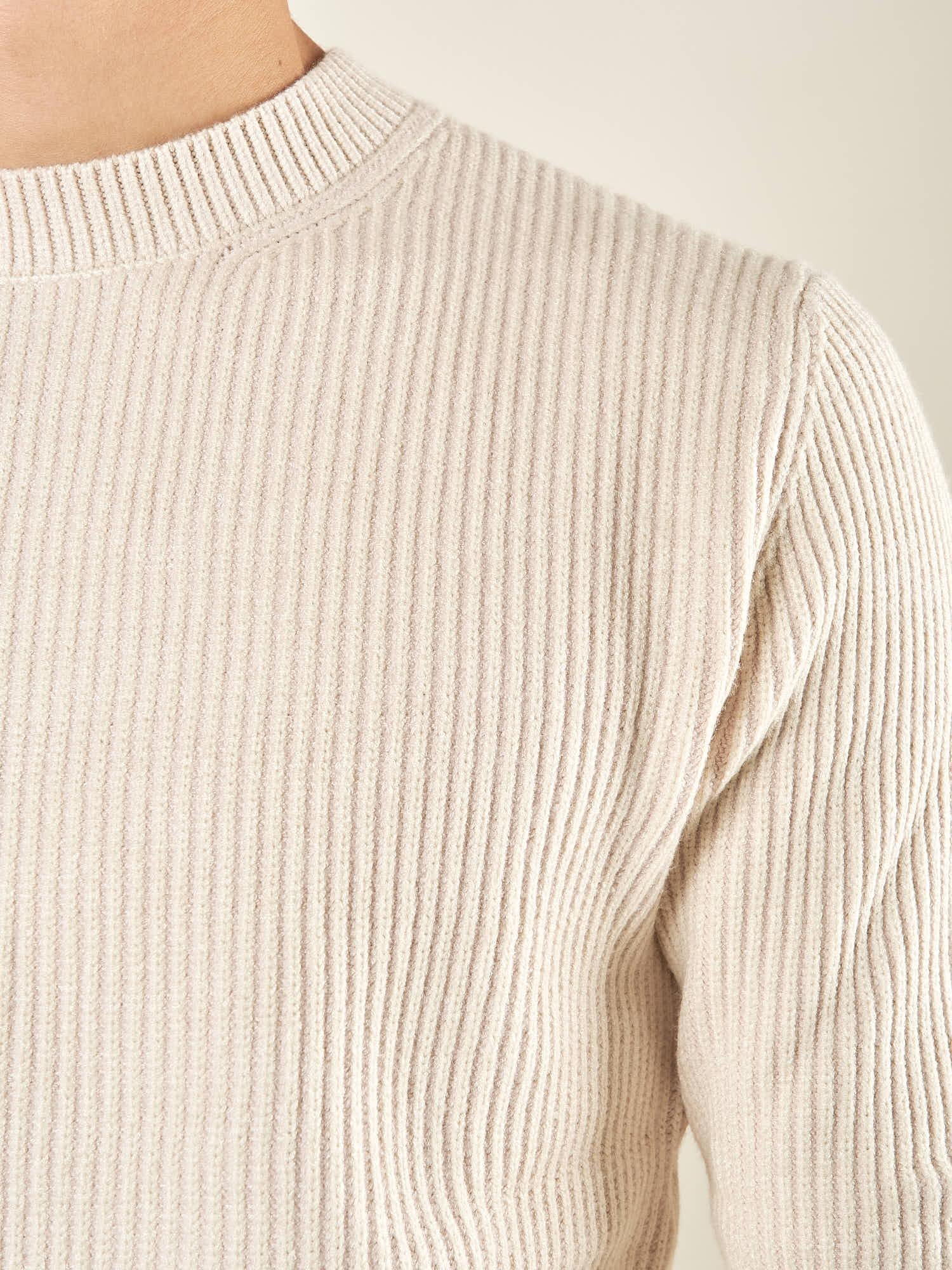 Maglia Uomo Invernale in Morbido Tessuto con Mezzo Collo Rigato. Eleganza e Comfort in un Solo Capo. DM9572 PANNA DATCH 