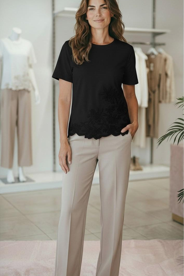 T-Shirt Donna in Cotone Elasticizzato con Ricamo Floreale. TS004896 NERO ARTIGLI 