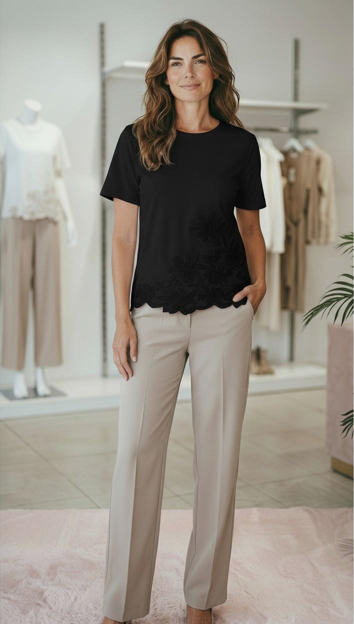 T-Shirt Donna in Cotone Elasticizzato con Ricamo Floreale. TS004896 NERO ARTIGLI 