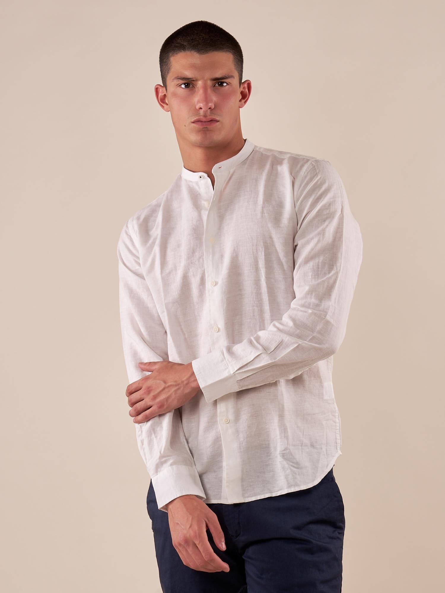 Camicia da uomo in lino e cotone a manica lunga con collo alla coreana. M49069 BIANCO GUY 