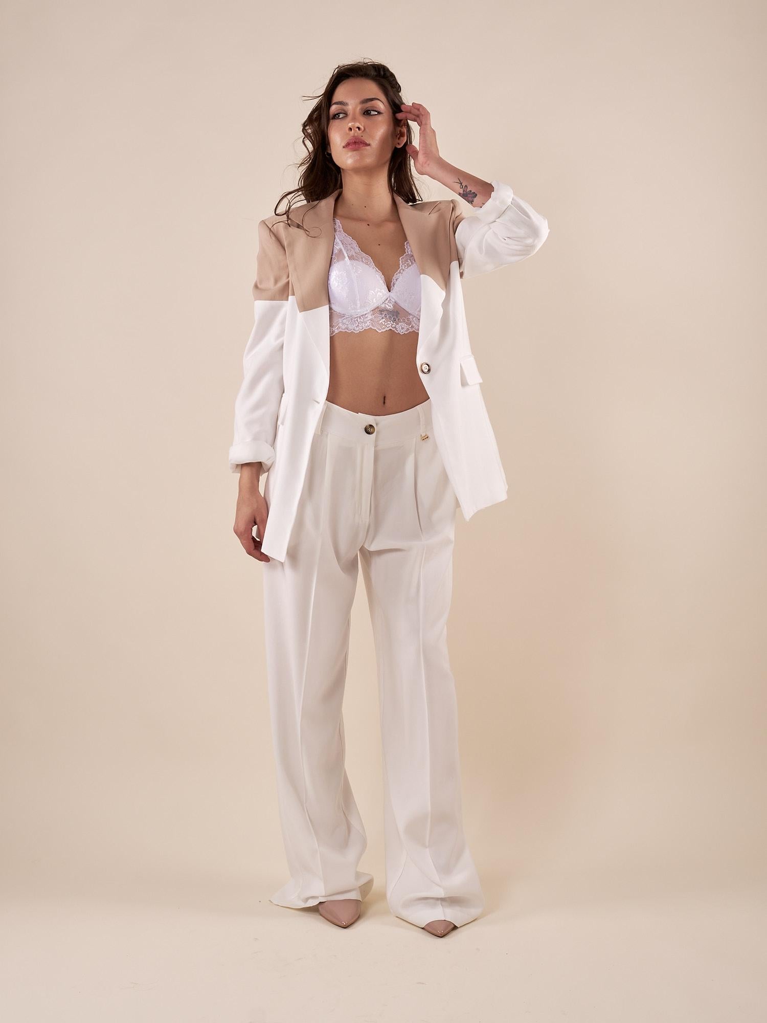 Pantalone Donna largo con pence in tessuto misto viscosa  eleganza e comfort per ogni occasione. PA000822 AVORIO ARTIGLI 