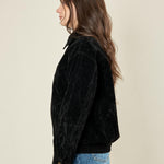 Bomber donna effetto scamosciato. Zip frontale, tasche a filetto e collo a camicia. HM2513 NERO FORGET-ME-NOT 
