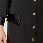 Abito midi donna con abbottonatura frontale e dettagli in raso. Eleganza romantica e stile raffinato. AB003215 NERO ARTIGLI 