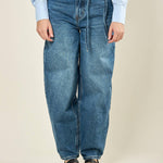 Jeans donna modello balloon. Vestibilità mom fit con laccetto tono su tono. F32129 JEANS BASEVENTI Donna 
