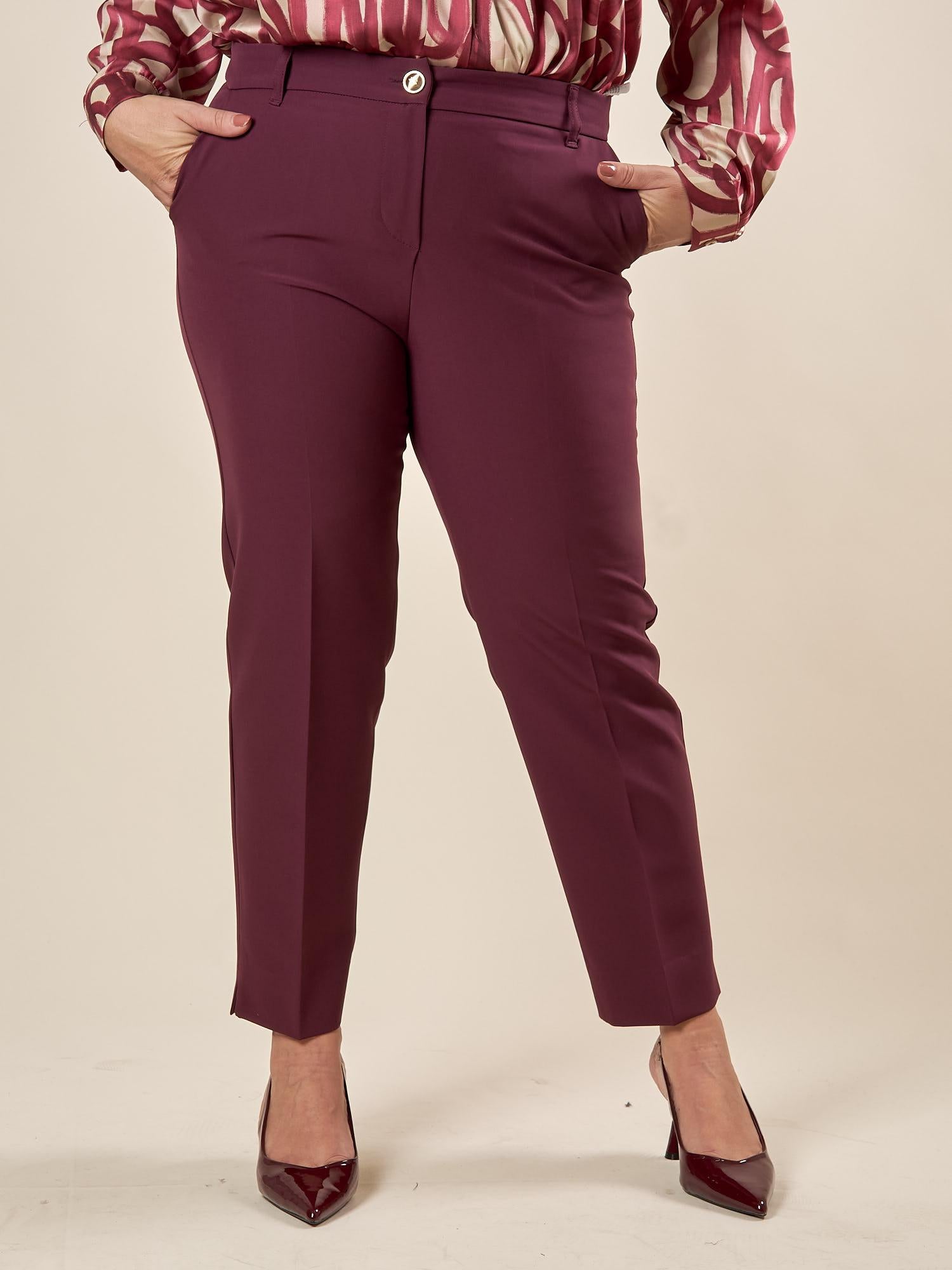 Pantalone Donna Curvy in tessuto tecnico con spacchetto e bottone oro. F299YBFALIDA BURGUNDY Lizalù 