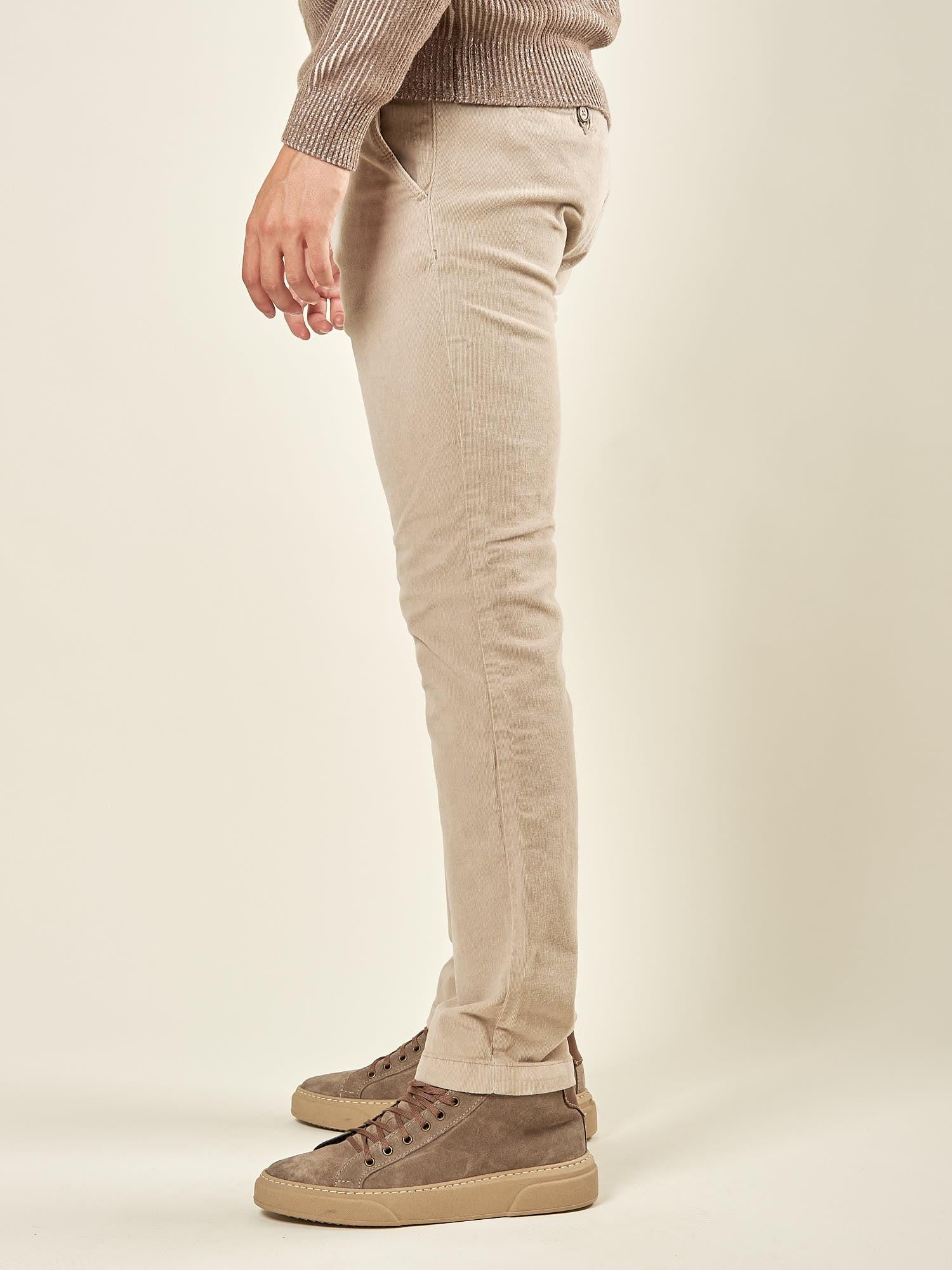 Pantalone Uomo Invernale in Velluto 1000 Righe. Eleganza Classica e Comfort Moderno. M49436 MASTICE GUY 