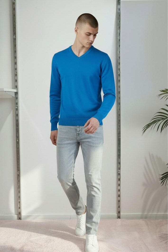 Maglia Uomo 100% Cotone Scollo a V a Manica Lunga  Eleganza Essenziale e Comfort Naturale CON3701900 BLU CAPRI CONSENSO Uomo 