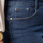 Jeans Donna Curvy a Zampa Elasticizzato Push-Up  Cinque Tasche | Slancia, Modella, Valorizza. F883YBFLZ1071 JEANS Lizalù 