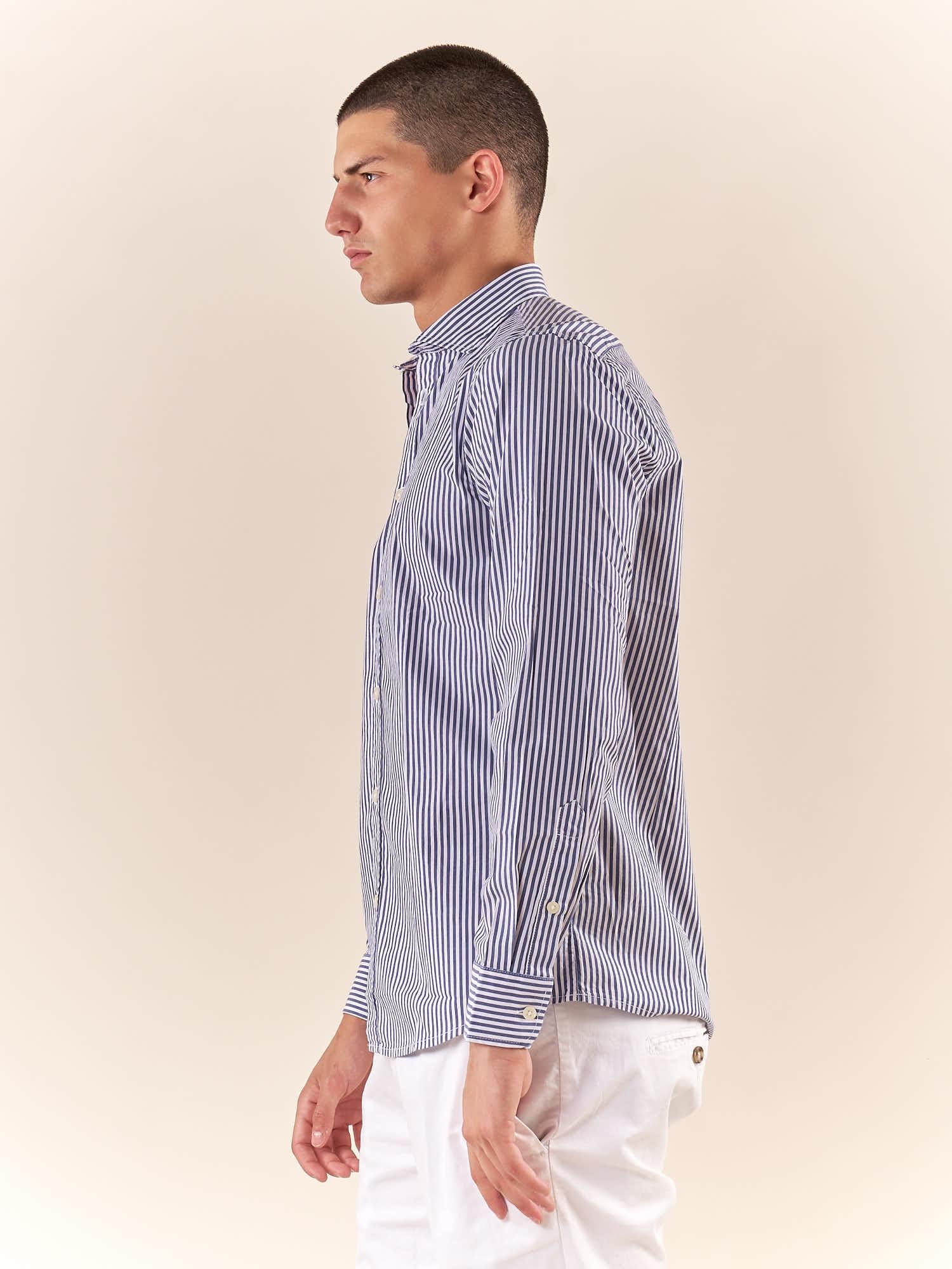 Camicia da uomo a righe in cotone elasticizzato manica lunga vestibilità regular con riprese sul retro. CE1270H BLU HAMAKI-HO 