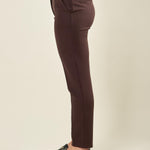 Pantalone donna a sigaretta in tessuto manolana. Eleganza essenziale e comfort sartoriale. PA003190 CACAO ARTIGLI 