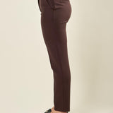 Pantalone donna a sigaretta in tessuto manolana. Eleganza essenziale e comfort sartoriale. PA003190 CACAO ARTIGLI 