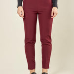 Pantalone donna in tessuto tecnico. Lunghezza alla caviglia con spacchetto laterale e zip invisibile. PA003491 BORDEAUX ARTIGLI 