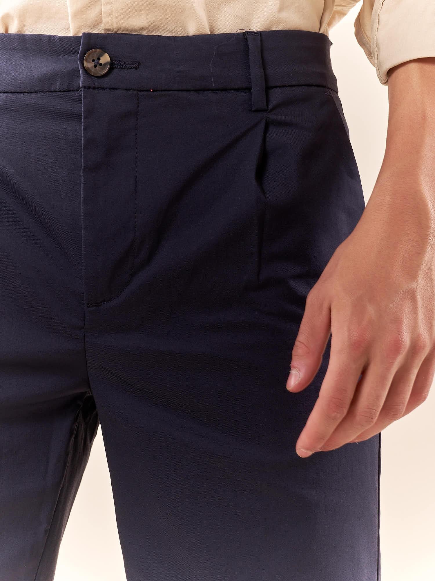 Bermuda Uomo chino in raso di cotone con pence e risvolto. CON2744425 NAVY CONSENSO 