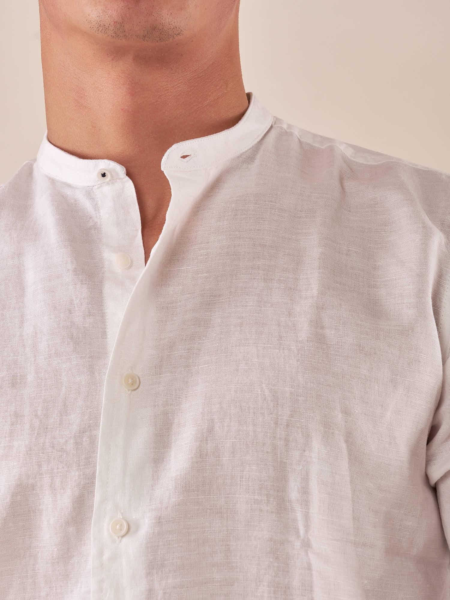 Camicia da uomo in lino e cotone a manica lunga con collo alla coreana. M49069 BIANCO GUY 