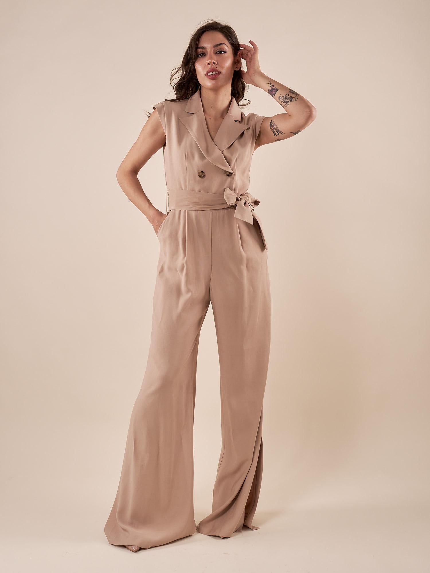Tuta Donna elegante doppio petto con ciintura in vita e pantalone lungo a gamba larga. TU000819 BEIGE ARTIGLI 