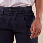 Bermuda Uomo in cotone elasticizzato con pince e risvolto tasca america. M48635 BLU GUY Uomo 