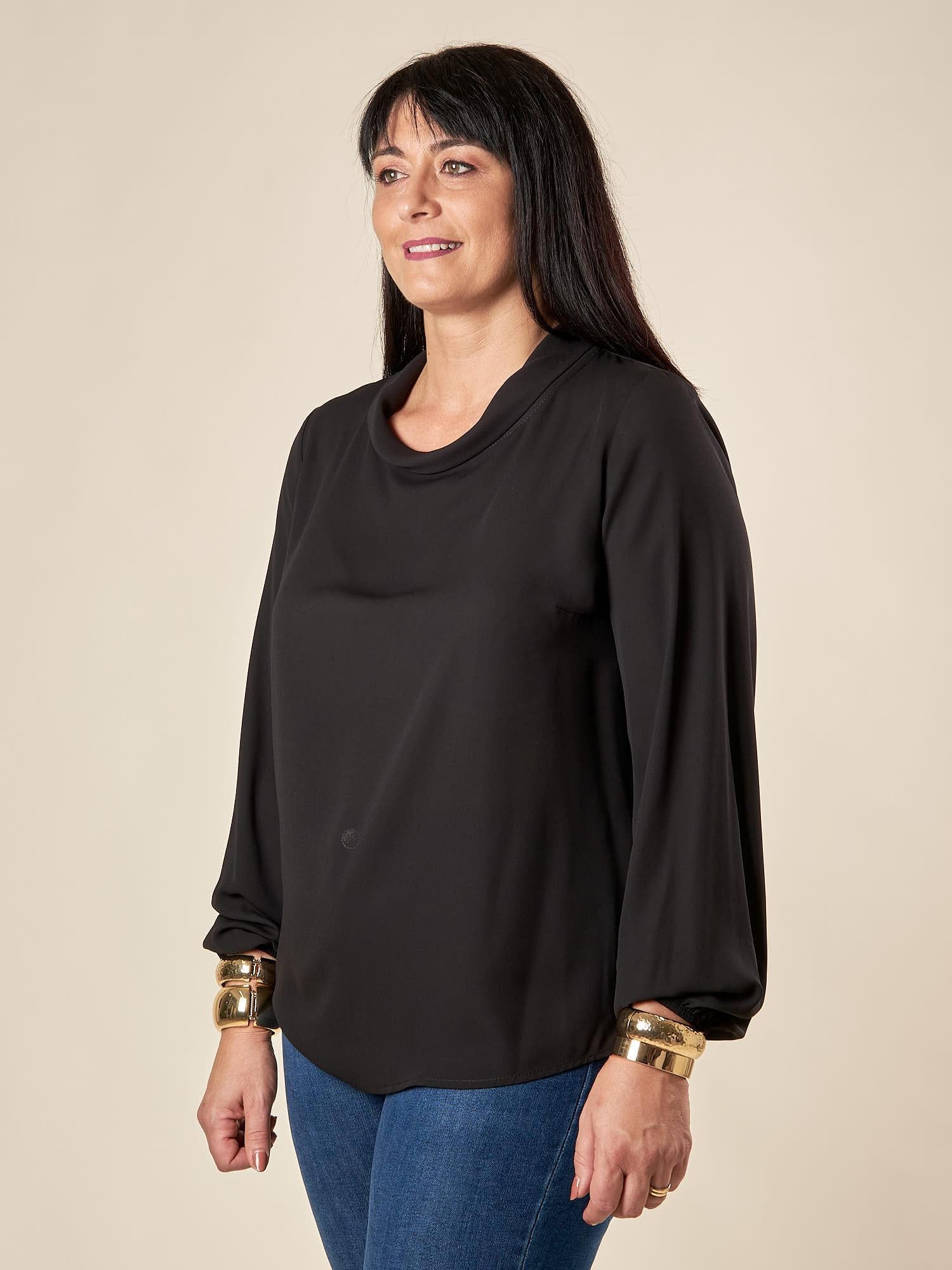 Blusa Donna Curvy Manica Lunga con Scollo a Barca e Risvolto  Vestibilità Svasata ed Elastico sui Polsi. F551YBFKIKI NERO Lizalù 