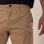 Pantalone modello chino tessuto raso satin tasca all'americana uomo. CON2517425 SAFARI CONSENSO Uomo 