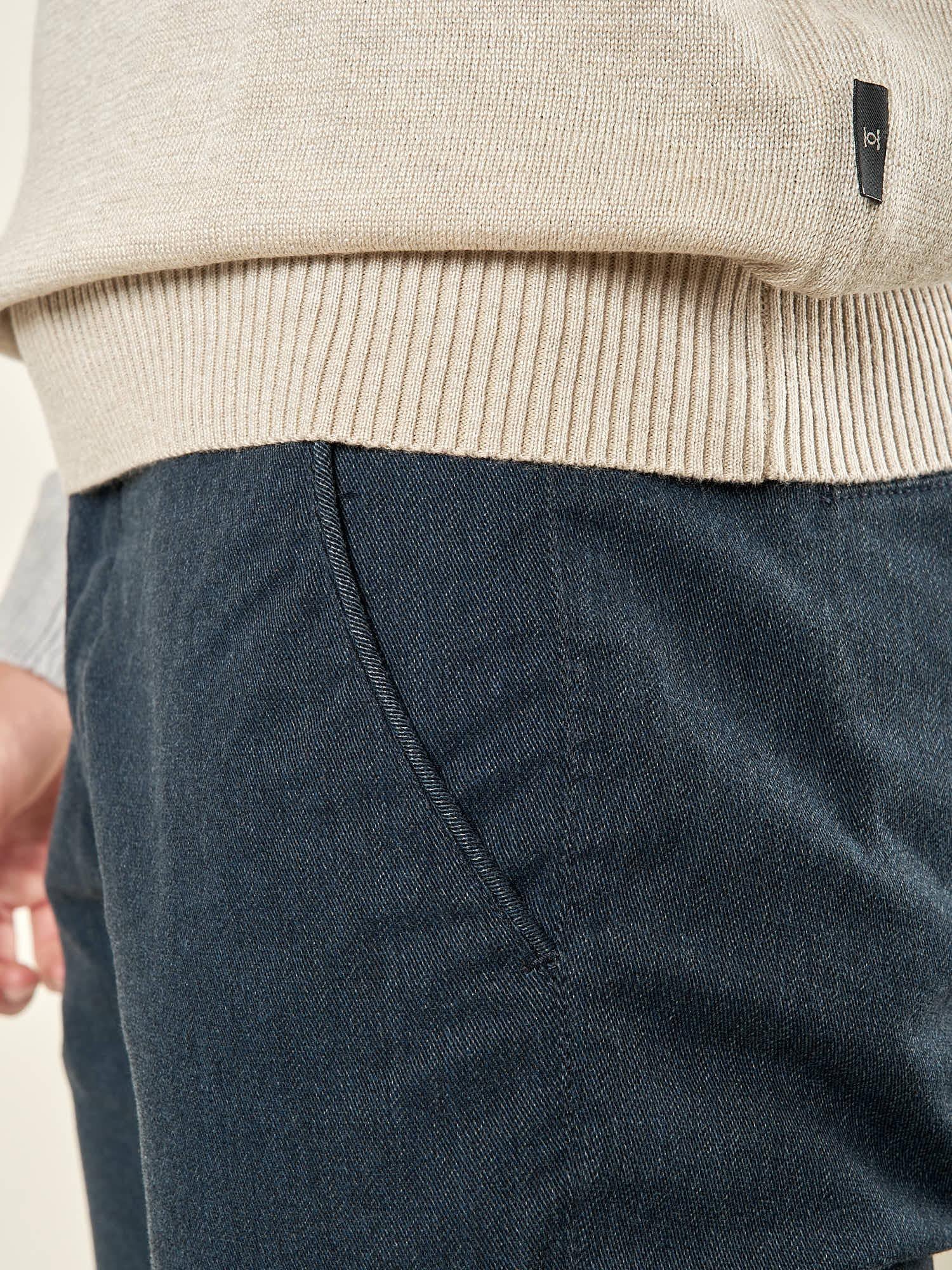 Pantalone Uomo Invernale in Tessuto Operato Elasticizzato. Eleganza e Comfort per la Stagione Fredda. M49444 BLU GUY 