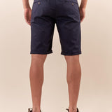 Bermuda Uomo chino in raso di cotone con pence e risvolto. CON2744425 NAVY CONSENSO 