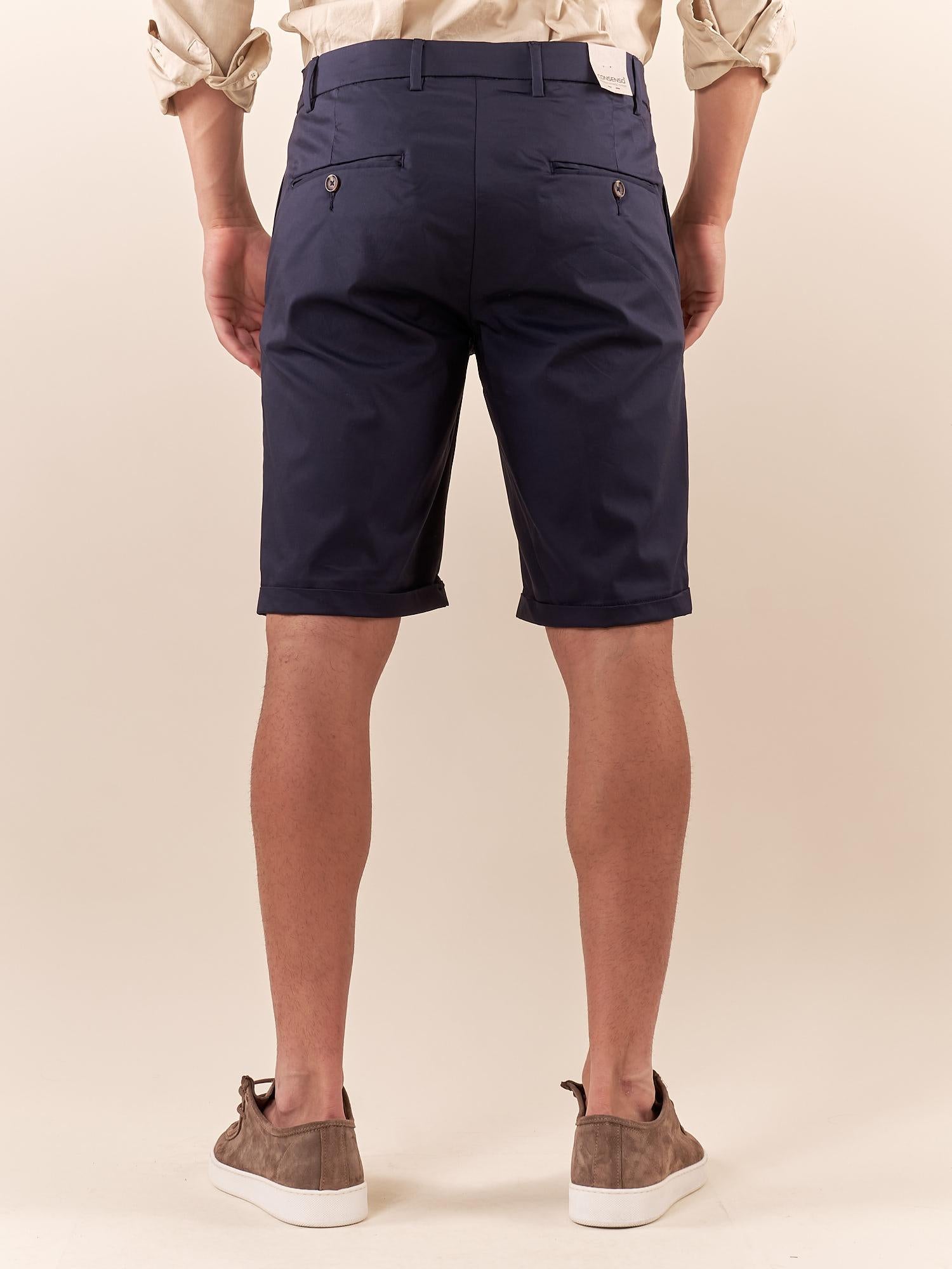 Bermuda Uomo chino in raso di cotone con pence e risvolto. CON2744425 NAVY CONSENSO 