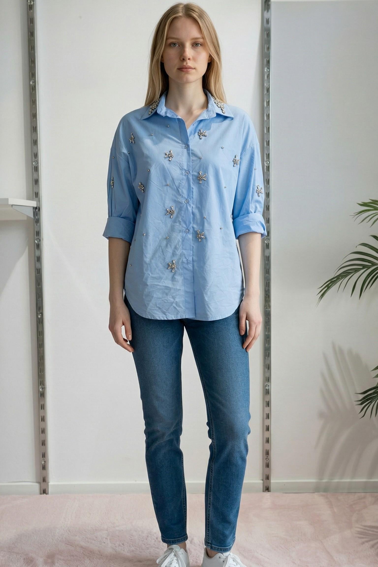 Camicia Donna in Cotone Manica Lunga Over Fit con Applicazione di Pietre R49/102958 CIELO EXTASY 