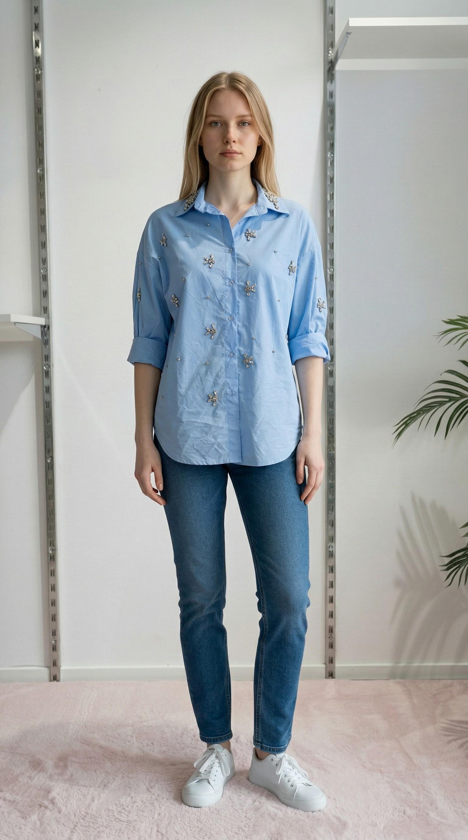 Camicia Donna in Cotone Manica Lunga Over Fit con Applicazione di Pietre R49/102958 CIELO EXTASY 