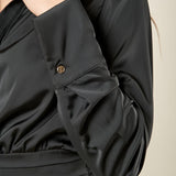 Blusa donna in raso ad incrocio. Collo a camicia e bustino con pieghe sovrapposte. BL003346 NERO ARTIGLI 