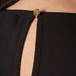 Blusa Donna Curvy Girocollo  Dettaglio in Metallo, Pience Frontali e Polsino Dritto. F708YBFSELE NERO Lizalù 