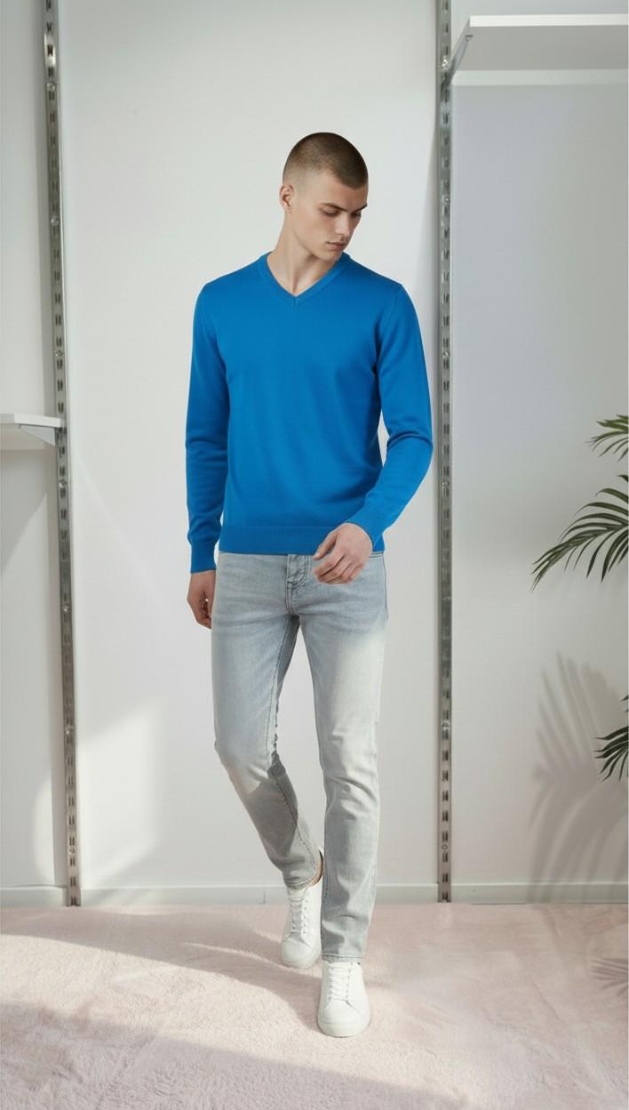 Maglia Uomo 100% Cotone Scollo a V a Manica Lunga  Eleganza Essenziale e Comfort Naturale CON3701900 BLU CAPRI CONSENSO 