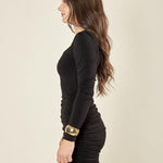 Abito donna corto a maniche lunghe in tessuto elasticizzato. Drappeggio sui lati e scollo quadrato. AB003156 NERO ARTIGLI 