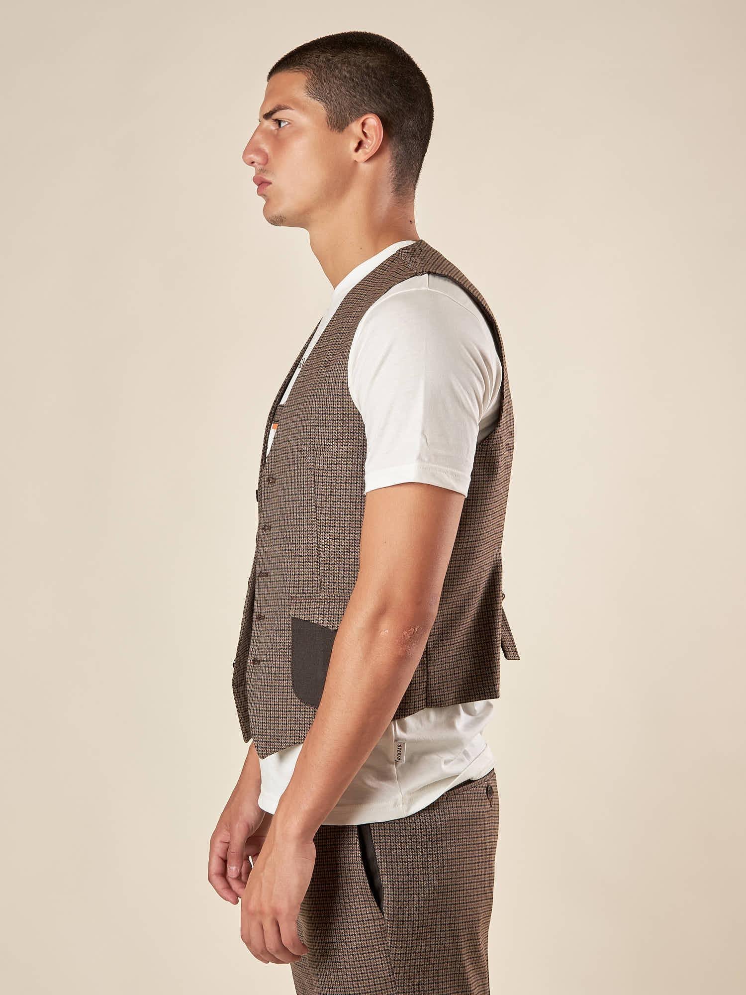 Gilet da Uomo in Tessuto Quadrettini  Dettagli Bicolore e Pattina Fantasia per un Look Unico. OE1F2W5I04 MORO OVER-D 