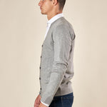 Cardigan Uomo manica lunga in misto viscosa. Eleganza rilassata e comfort naturale. CON/3005900 PERLA CONSENSO 