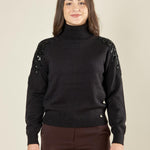 Maglia donna manica lunga con collo alto e applicazioni strass. Eleganza brillante e comfort quotidiano. MA002800 NERO ARTIGLI 