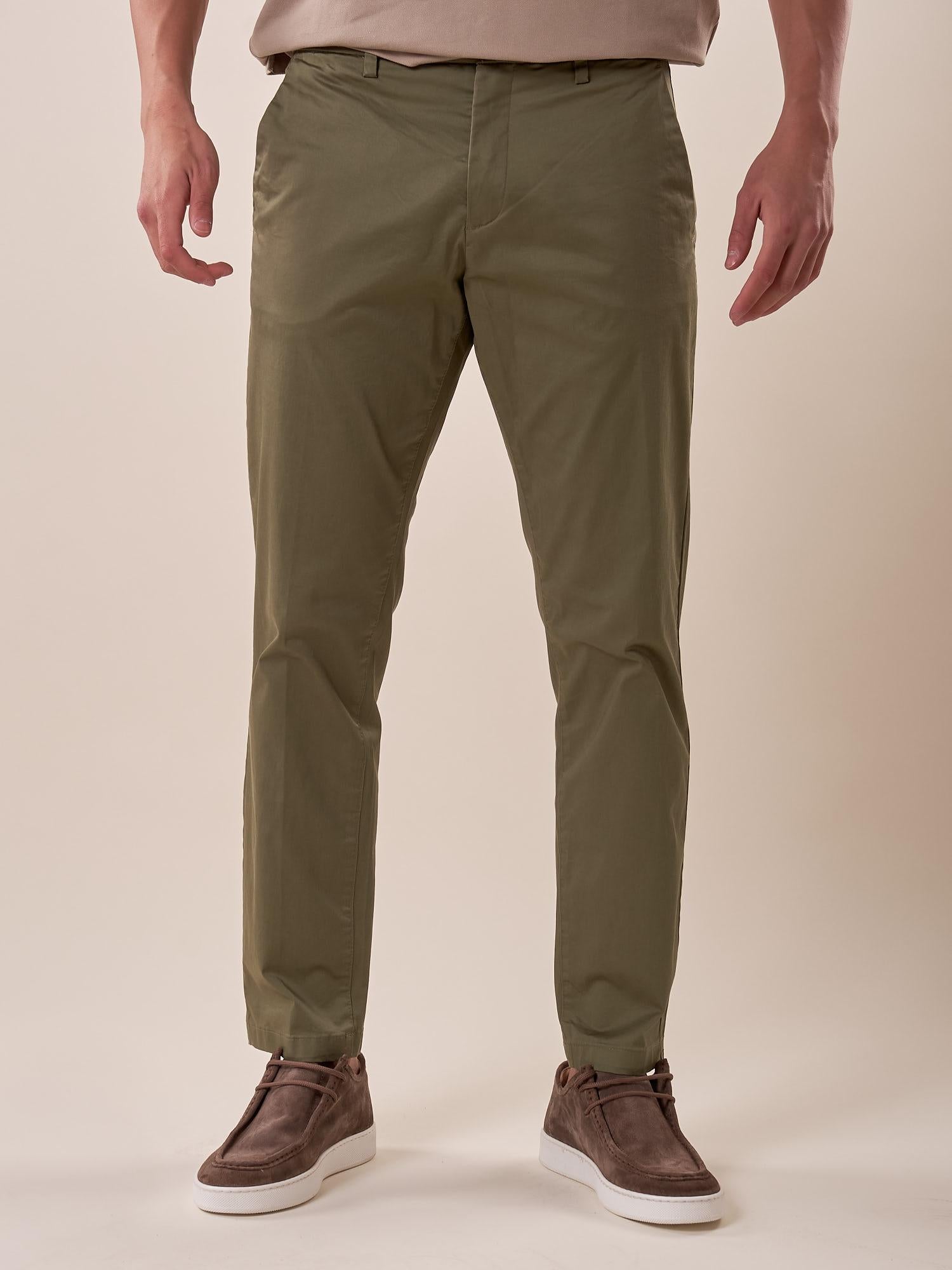 Pantalone modello chino tessuto raso satin tasca all'americana uomo. CON2517425 CACTUS CONSENSO 