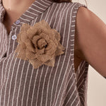 Camicia da donna smanicata in tessuto rigato con collo a pistagna. PG365C/EC MORO EXTASY 
