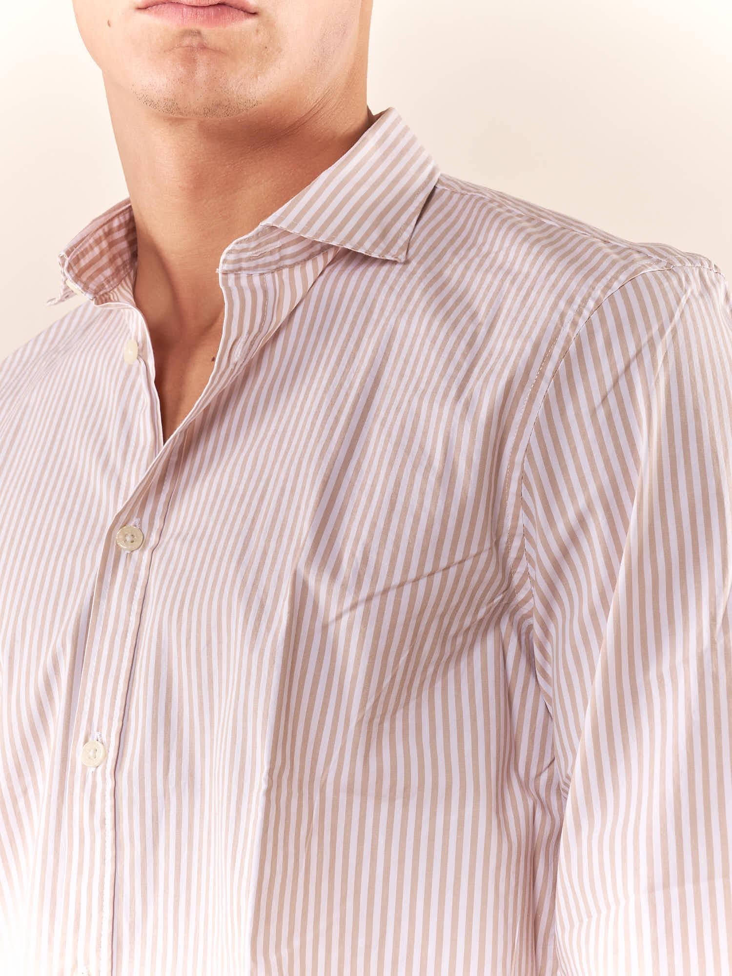 Camicia da uomo a righe in cotone elasticizzato manica lunga vestibilità regular con riprese sul retro. CE1270H BEIGE HAMAKI-HO 